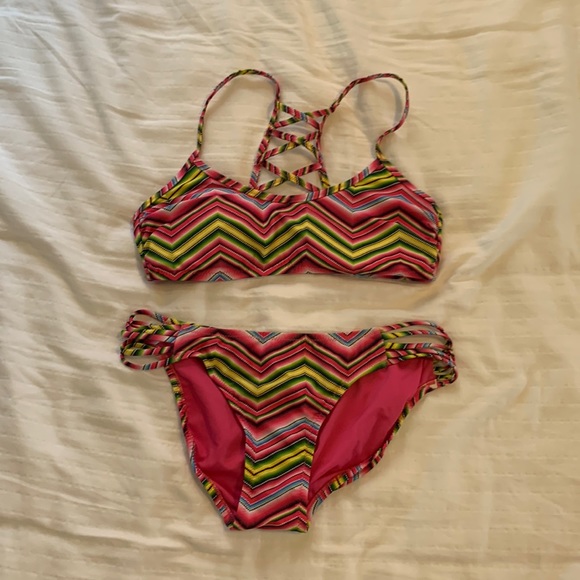 Zig zag pattern bathing suit - Picture 1 of 4